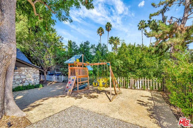 Building Photo - 19841 Henshaw St