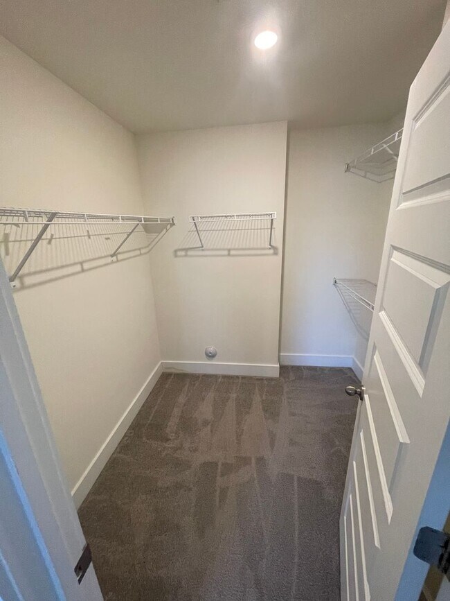 Building Photo - Charming 4 Bedroom Home Located In Cary