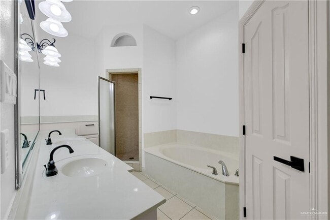 Building Photo - 22 Midlands Cir