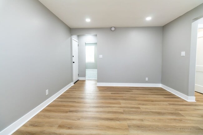 Building Photo - 5548 Woodland Ave