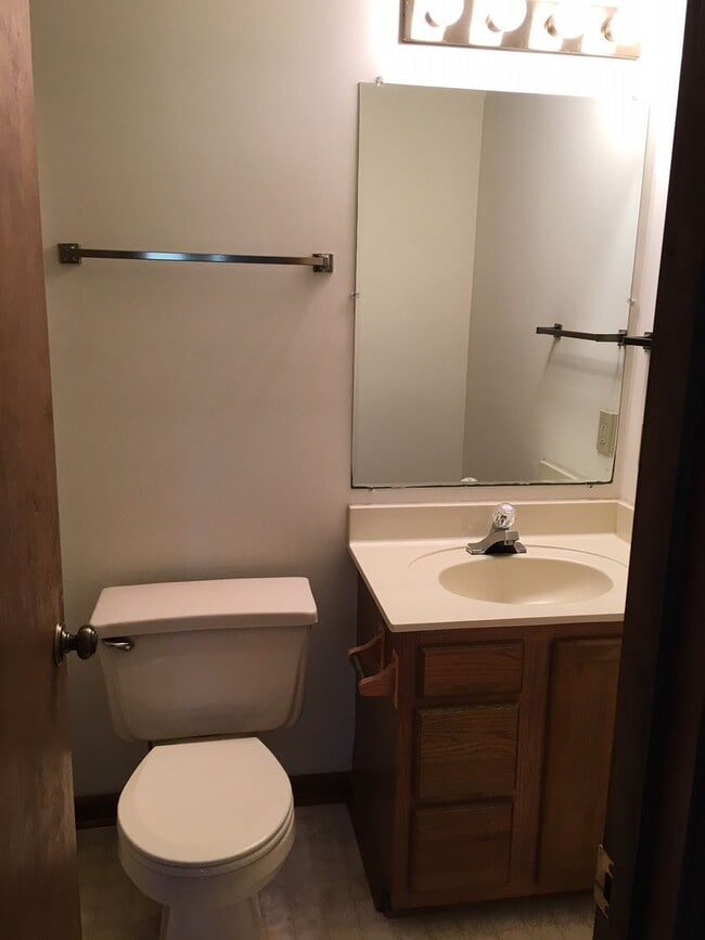 Building Photo - 119 Birdie Ct