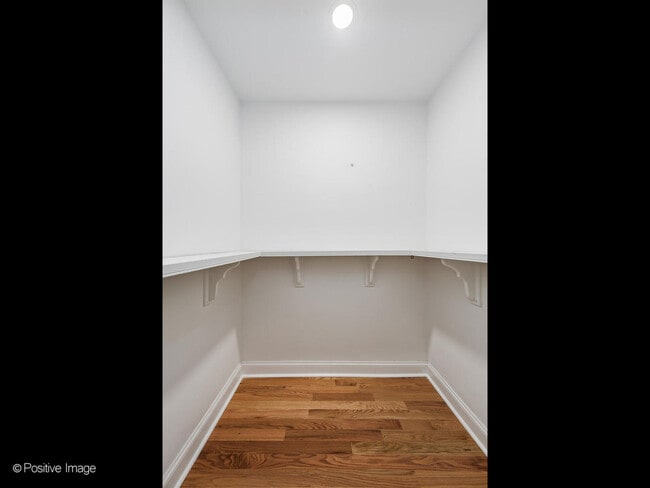 Building Photo - 2013 W North Ave