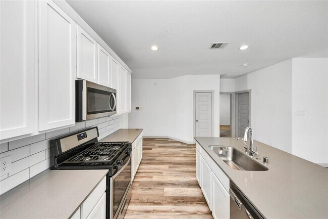 Building Photo - 14734 Sweetwater Dr