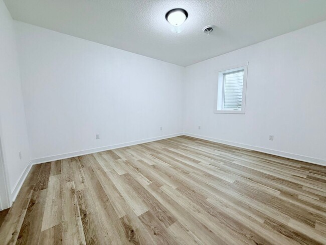 Building Photo - 1513 Prairie Dr