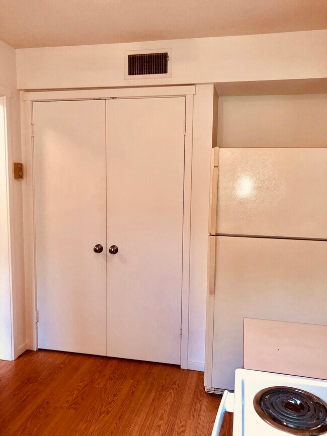 Building Photo - 61 Heritage Vlg