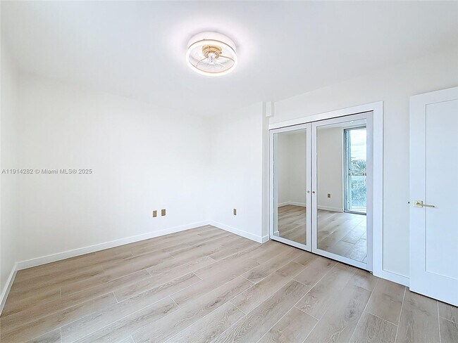 Building Photo - 5900 Collins Ave