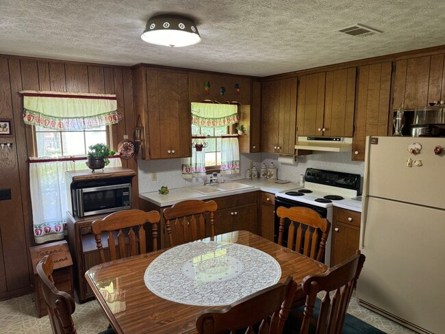 Building Photo - Great location in Auburn!