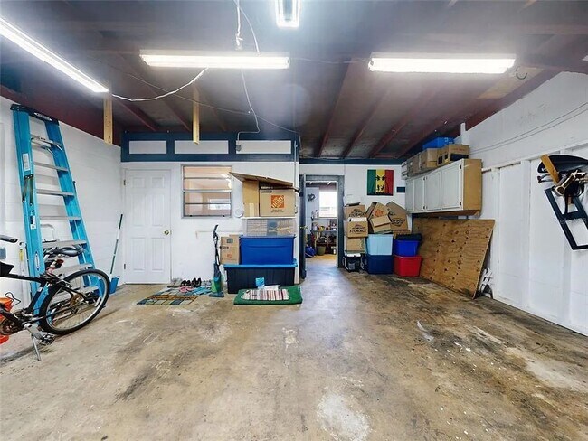 Building Photo - Charming 2-bedroom, 1-bath home