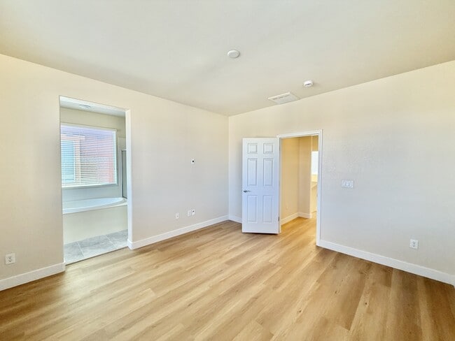 Building Photo - 315 Ladies Tee Ct