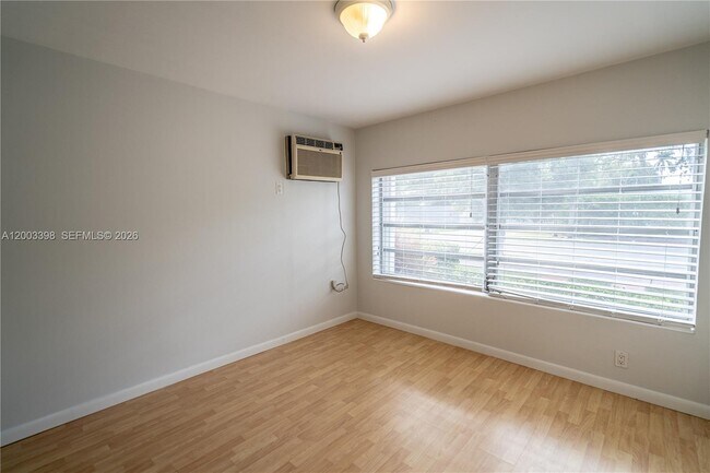 Building Photo - 475 S Shore Dr