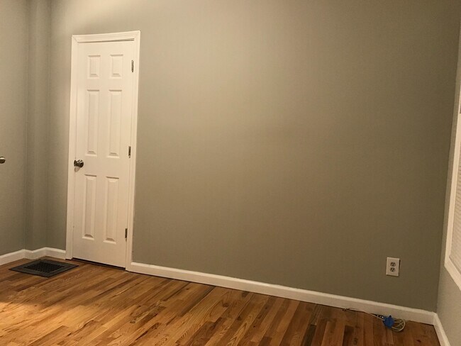 Building Photo - 452 Poplar St