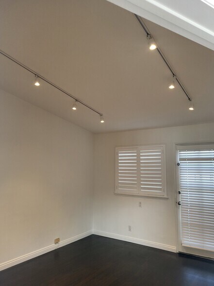 Building Photo - 2215 W 237th St