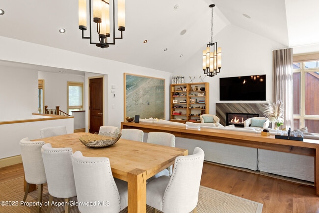 Building Photo - 509 W Hopkins Ave