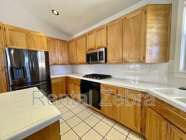 Building Photo - 233 Craftman Ct
