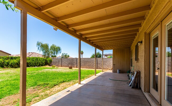 Building Photo - Charming Corner Lot Gem!