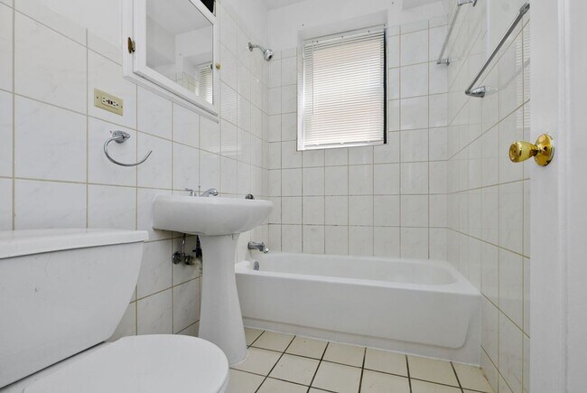 Building Photo - One Bedroom Unit in South Shore