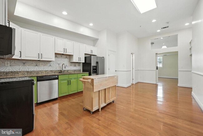 Primary Photo - 408 Kennedy St NW
