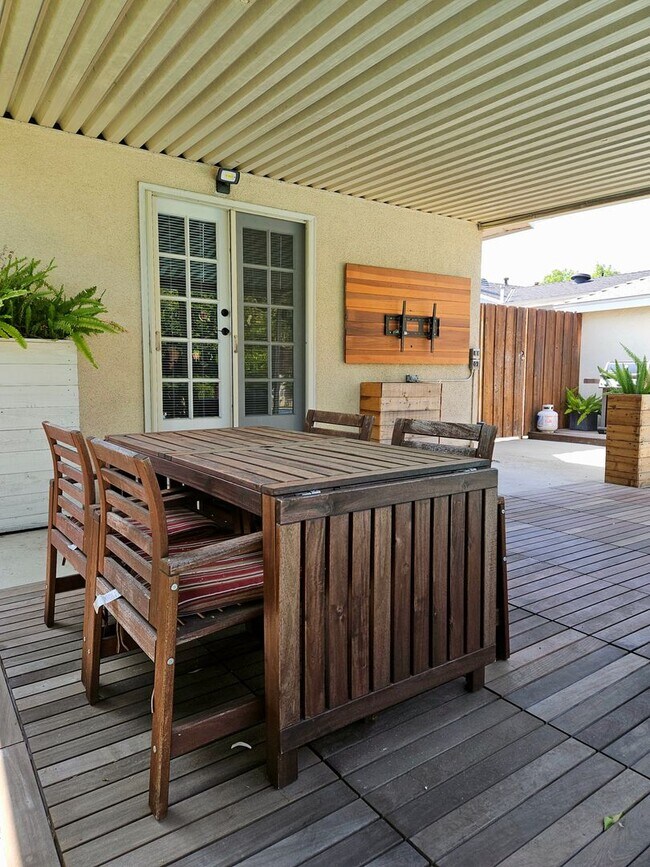 Building Photo - COMING SOON- Charming Single Family Home with Pool in Burbank
