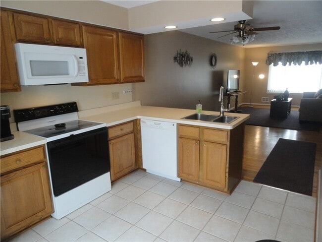 Building Photo - 64 Greenway Blvd