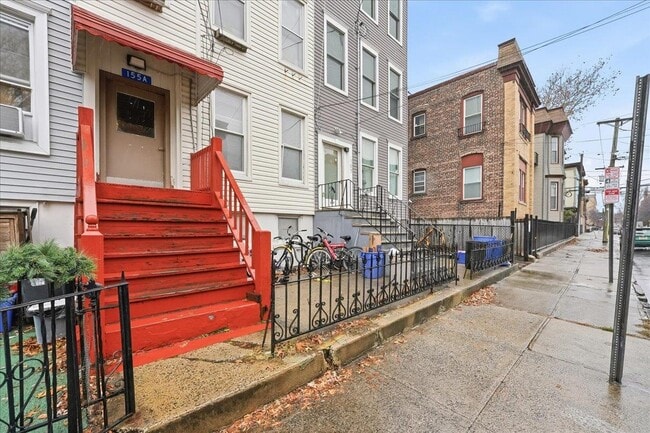 Building Photo - 155a Sherman Ave