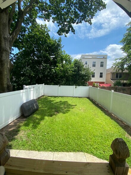 Building Photo - 534 S 20th St