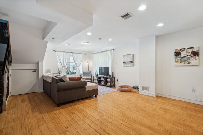 Building Photo - 3863 Terrace St