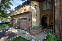 Building Photo - "Charming 3-Bed Townhouse with Scenic View...