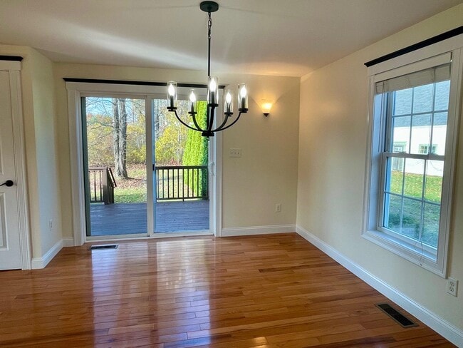 Building Photo - 27 Weare Rd