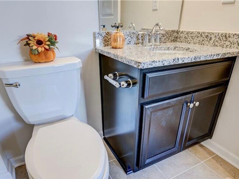 Building Photo - 4107 Hickory View Dr