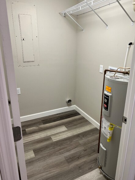 Building Photo - 1334 Ely Rd