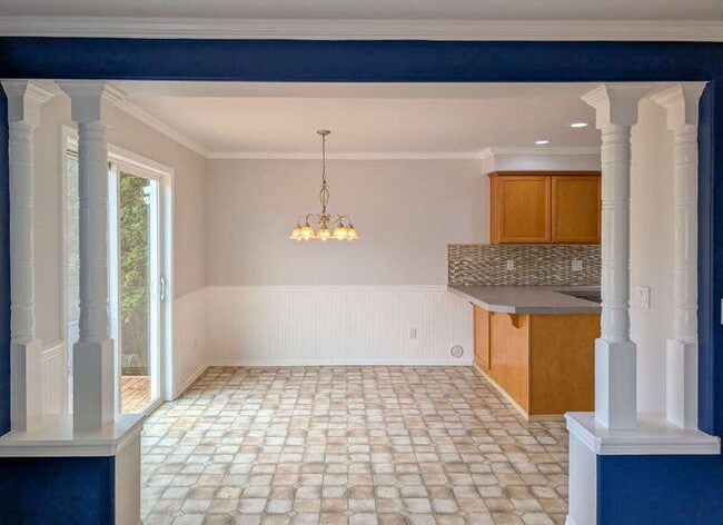 Building Photo - 11625 Center Rd