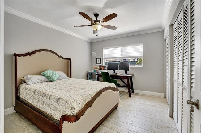 Building Photo - 744 NE 14th Ave