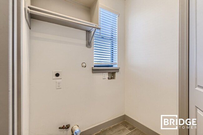 Building Photo - 2208 Arabelle St