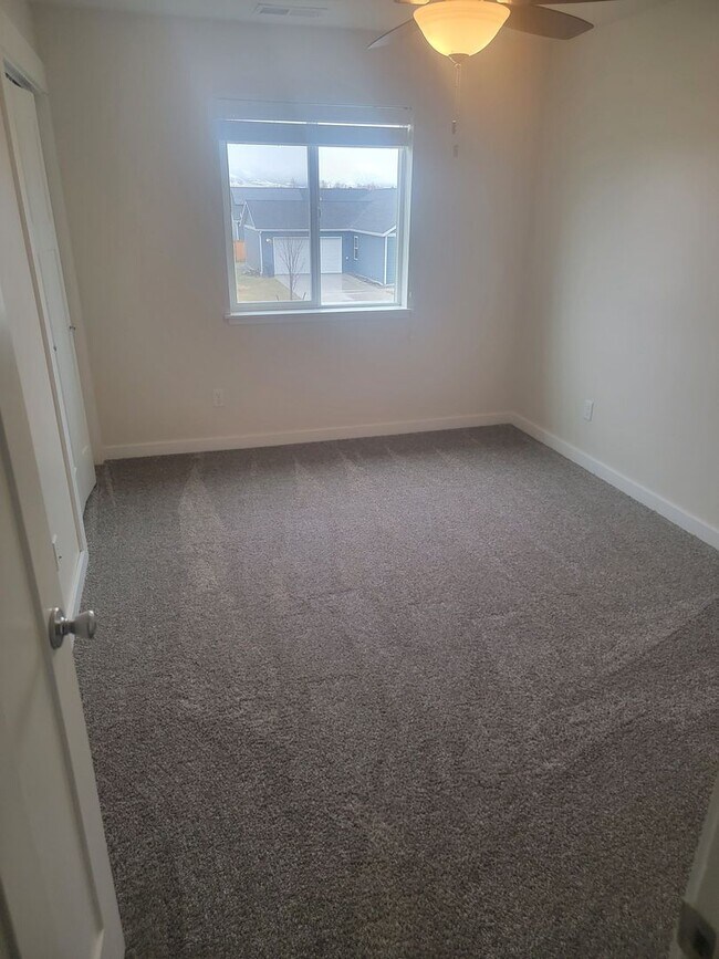 Building Photo - 609 13th St