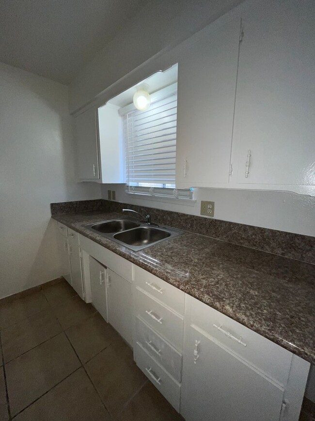 Building Photo - 2268