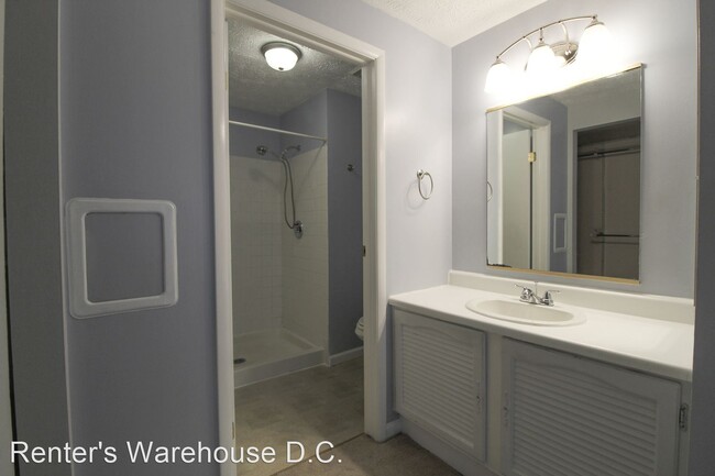 Building Photo - 5 br, 3.5 bath House - 13705 Hobart Dr