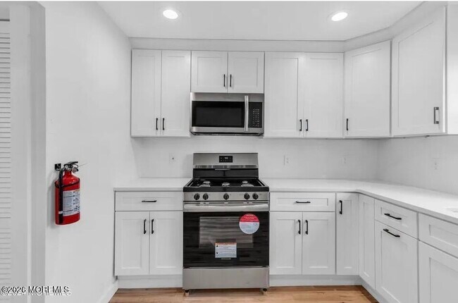 Building Photo - 515 Arnold Ave