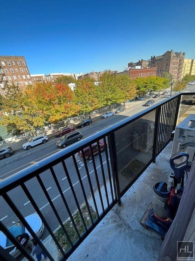 Building Photo - EMPIRE BOULEVARD