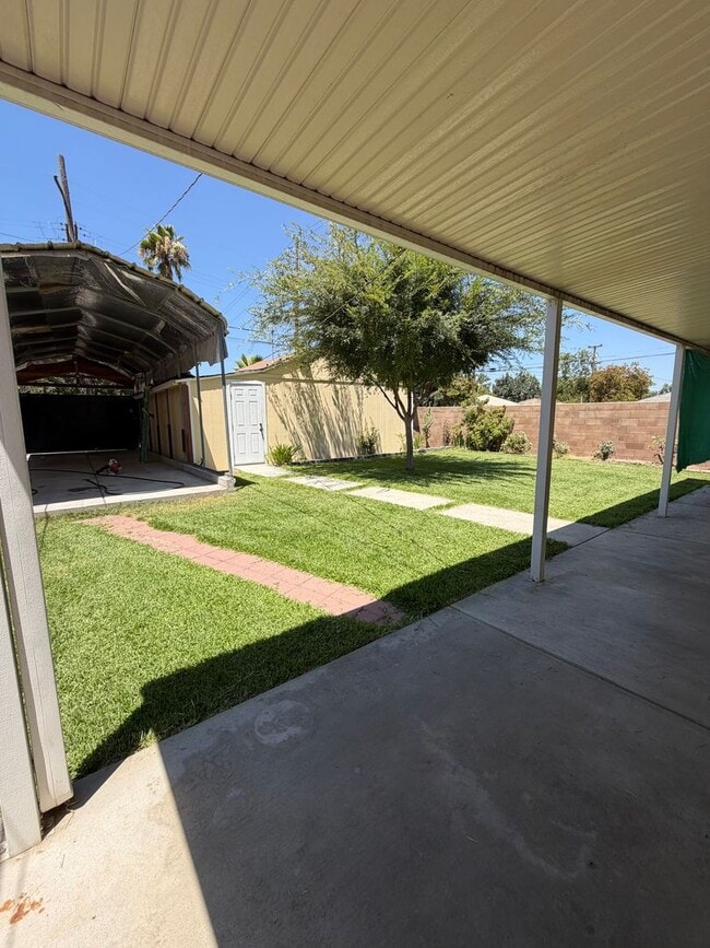 Building Photo - Newly Renovated Home in Tower District!