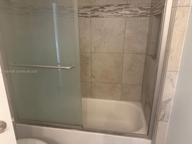 Building Photo - 516 Briarwood Cir