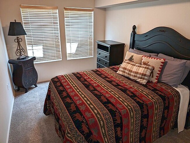 Building Photo - Fully Furnished Fox Bay Condo, AC, 2 Parki...