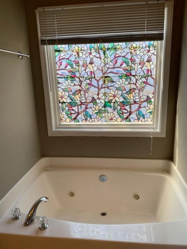 Building Photo - Spacious 4 Bedroom, 2.5 Bath Home in Brookmere West