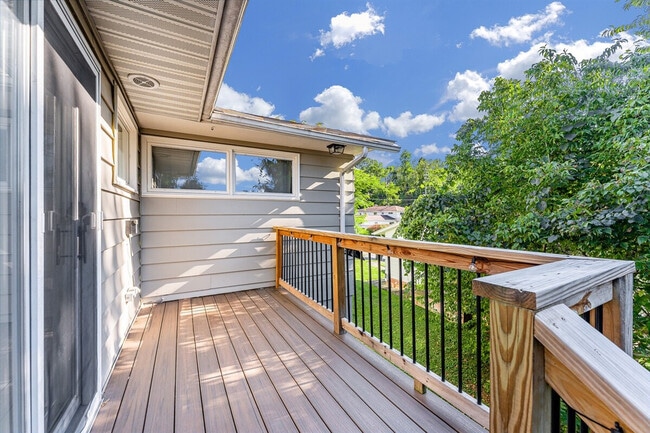 Building Photo - 521 Woodhaven Dr
