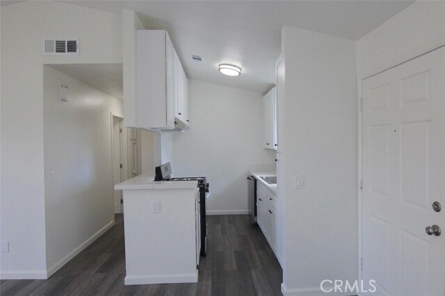 Building Photo - 9505 Arlington Ave