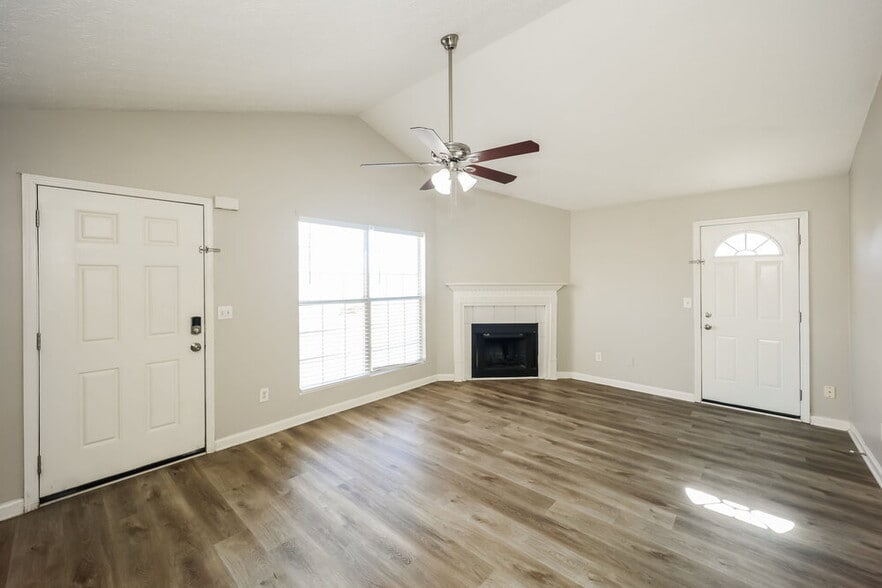 Building Photo - 220 Willow Springs Dr