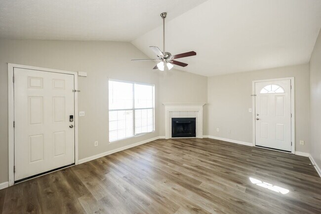 Building Photo - 220 Willow Springs Dr