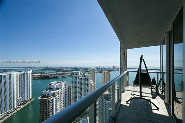 Building Photo - 495 Brickell Ave