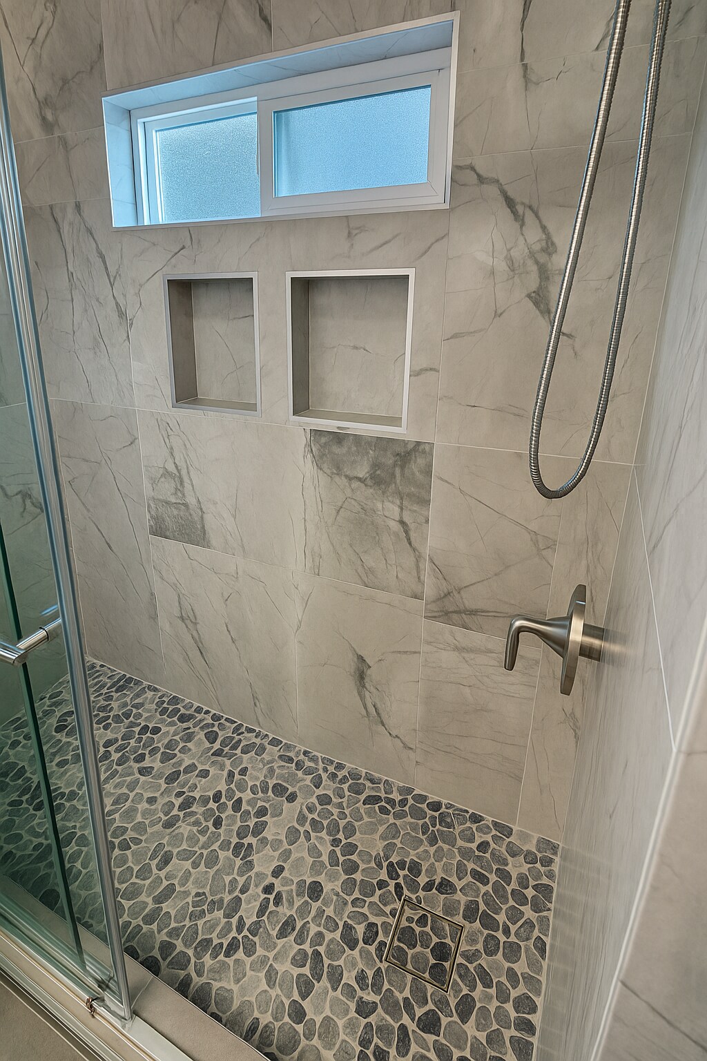 Building Photo - 1906 Stewart St