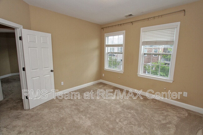Building Photo - 3029 Woodwalk Dr
