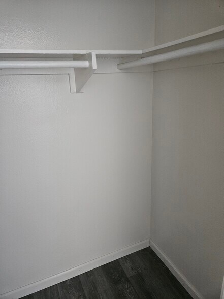 Building Photo - 141 Greentree Ln